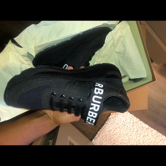 Women’s Burberry shoes - Picture 3 of 3